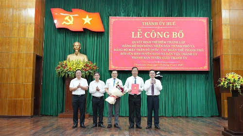 Công bố các quyết định thí điểm thành lập hai Đảng bộ trực thuộc Thành ủy