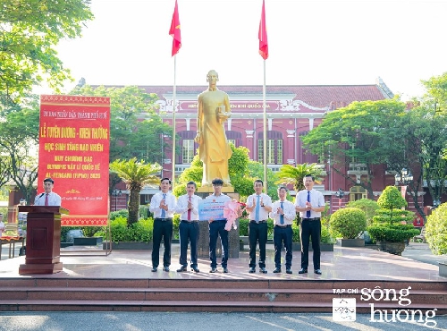 Tuyên dương học sinh đạt Huy chương Bạc Olympic Vật lý quốc tế năm 2026