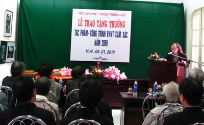 Hội Liên hiệp VHNT Thừa Thiên Huế tặng thưởng tác phẩm-công trình xuất sắc năm 2009 
