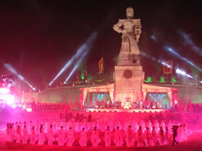 Tái hiện Lễ hội Nguyễn Huệ lên ngôi Hoàng đế 