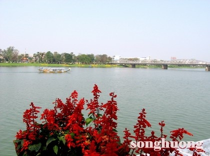 Thơ Sông Hương 01-2011